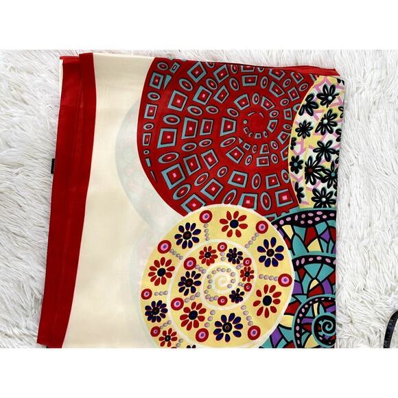 German Fuentes World of Circles Scarf  - Boutique - Picture 5 of 8